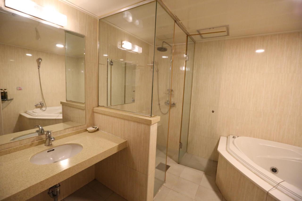 Symphony Hotel Сувон Екстериор снимка