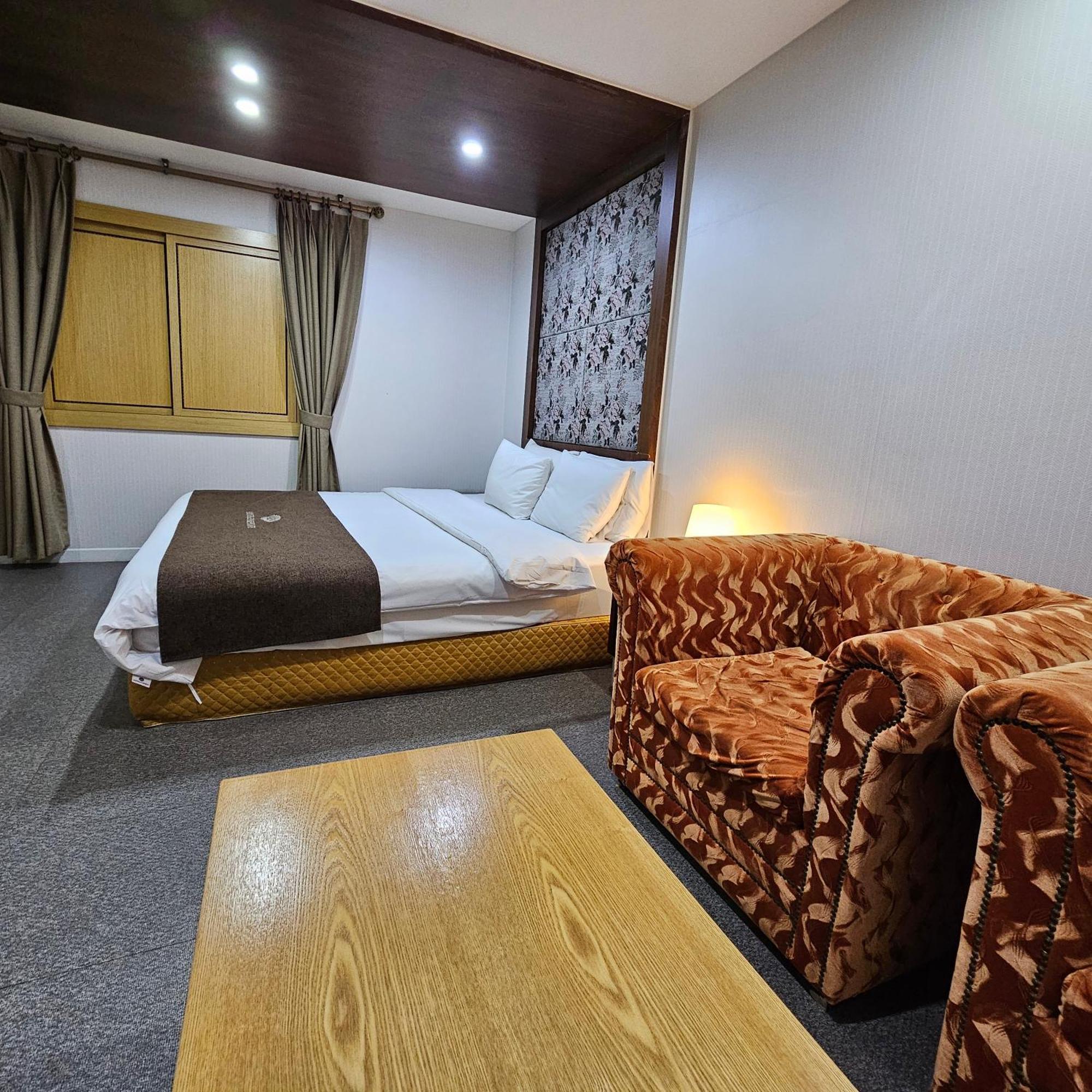 Symphony Hotel Сувон Екстериор снимка