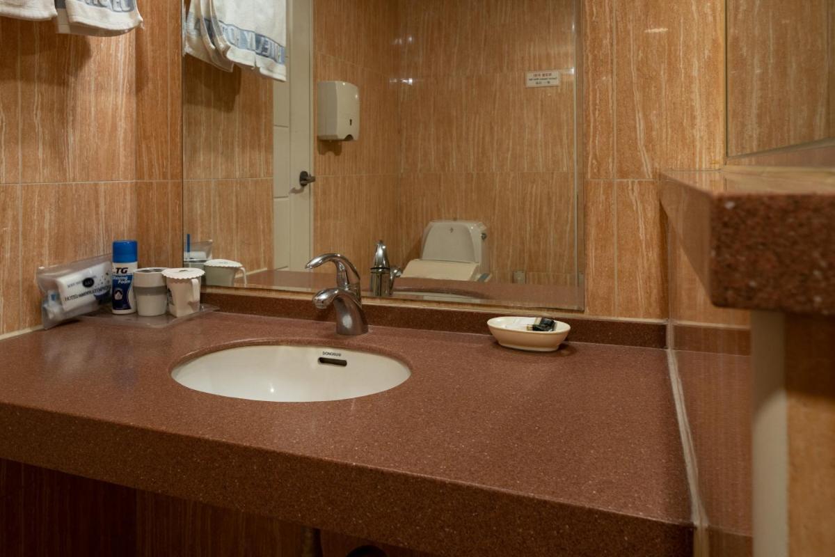 Symphony Hotel Сувон Екстериор снимка