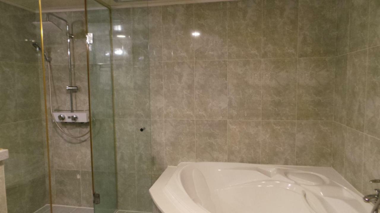 Symphony Hotel Сувон Екстериор снимка
